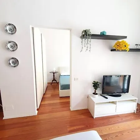 Daisy - City Center Apartment